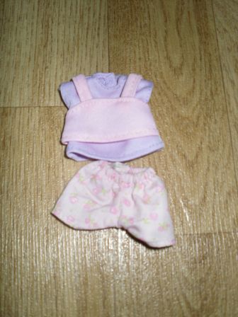 lila/roze shirtje met gebloemd broekje 11 cm