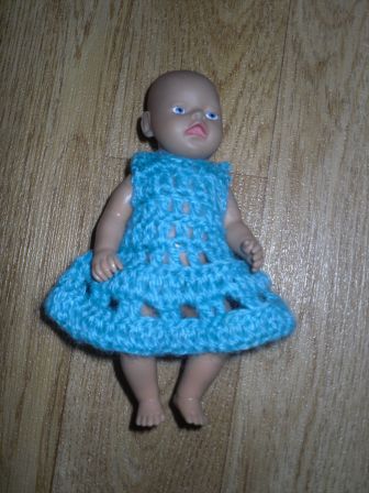 blauw gehaakt jurkje 14 cm