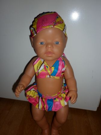 bikini met print en zwemmuts 43 cm, nieuw!