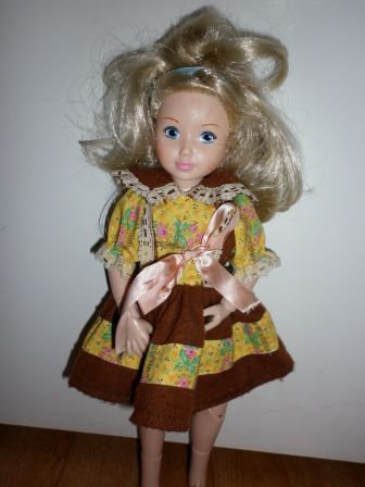 geel/bruin jurkje 38 cm Jolina