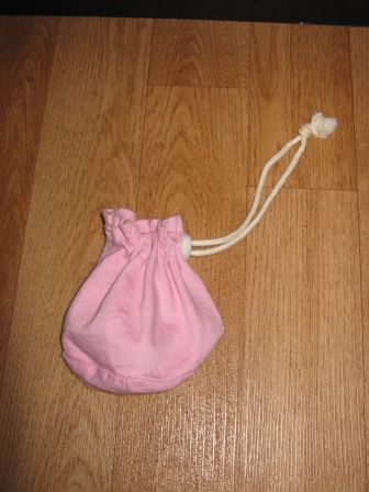 roze plunjezakje voor de pop