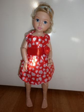 rode jurk met witte hartjes, Jolina 38 cm