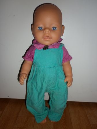 groene tuinbroek met bloesje 43 cm