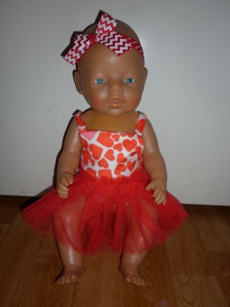 body met hartjes, tule rok en hoofdbandje 43 cm