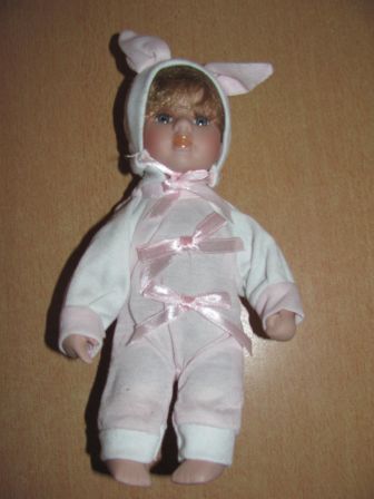 porceleinen baby popje 21 cm