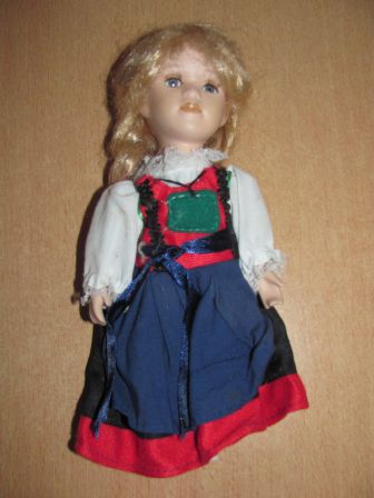 porceleinen meisjespopje 21 cm