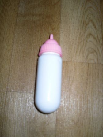 witte fles met roze speen