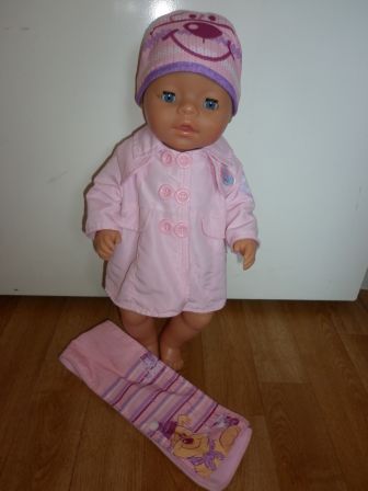 roze winterjas met muts en sjaal 43 cm