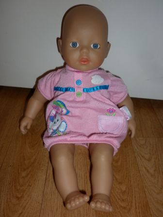 baby born 32 cm met nachthemd