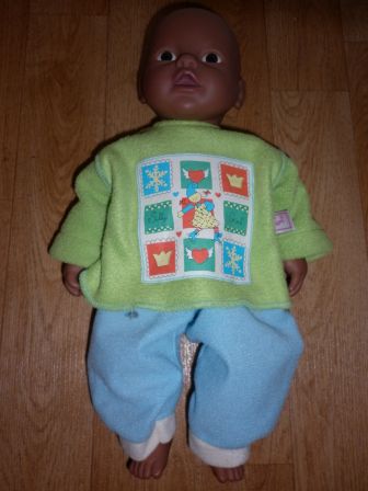 groene trui met blauwe broek 32-34 cm