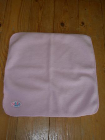 roze baby born spuugdoekje 