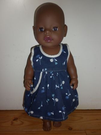 spijkerjurkje met bloemetjes 43 cm