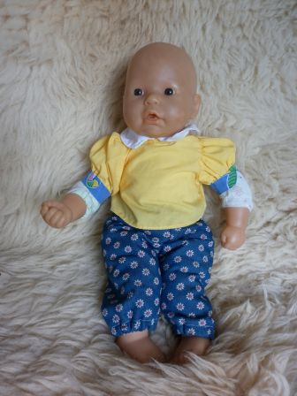 broek met bloemetjes en bloesje 32-34 cm