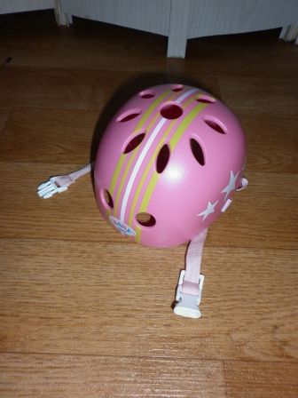 roze helm met sterren 