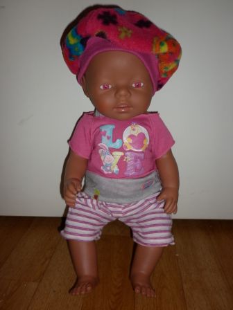 'love'shirt met korte broek en muts 43 cm