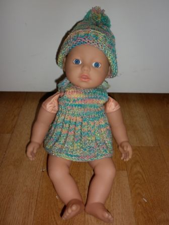 gehaakt jurkje met muts 30-32 cm