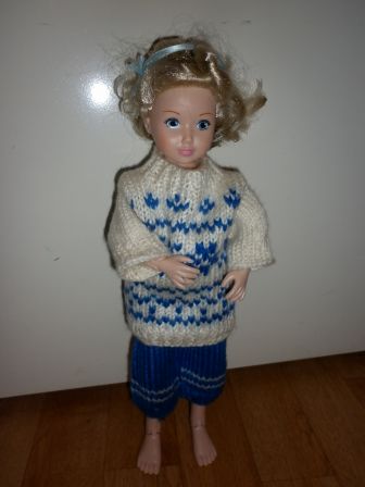 blauwe broek met witte trui 38 cm