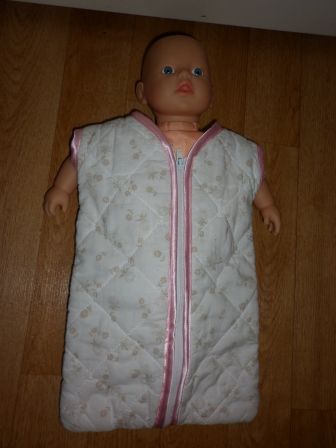 witte slaapzak met roze biezen 32-36 cm