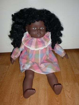 donkere meisjespop 46 cm