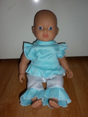 wit/blauwe broek met blauw shirtje 32-36 cm