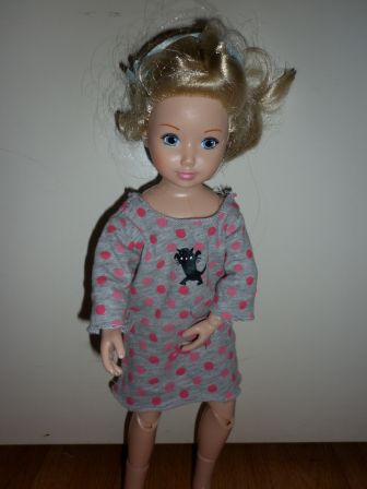 grijs nachthemd met stippen en kat 38 cm