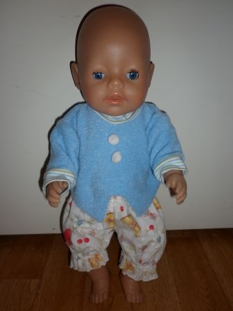 broekje met vlinders en blauwe trui 43 cm