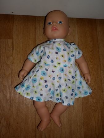 wit jurkje met bloemetjes 32 cm