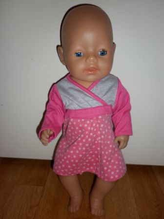 roze/grijs jurkje met stippen 43 cm