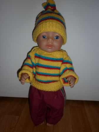 gestreepte trui en muts met rode broek 43 cm