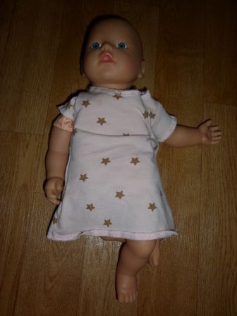 roze nachthemd met gouden sterren 32 cm