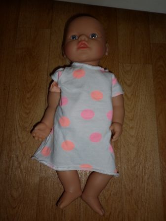 wit nachthemd met roze stippen 32 cm