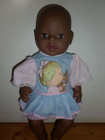 tuniekje met baby en geruit broekje 43 cm