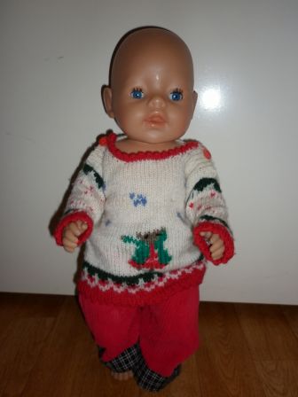 gebreide trui met rode broek 43 cm