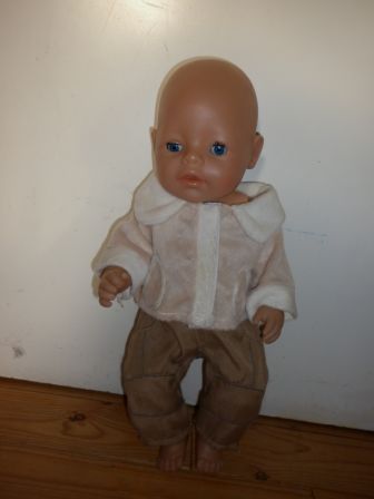 bruine broek met teddy jasje 43 cm