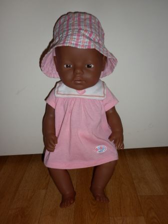 bruine baby born versie 1 in zomerse outfit