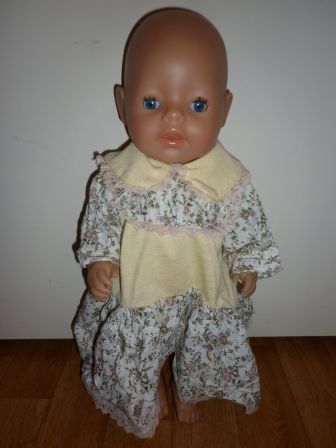 gele jurk met bloemetjes 43 cm