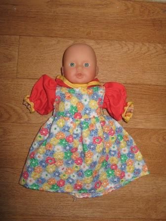 jurkje met bloemetjes 22-23 cm