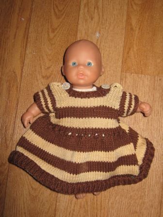 bruin/geel gebreid jurkje 20 cm