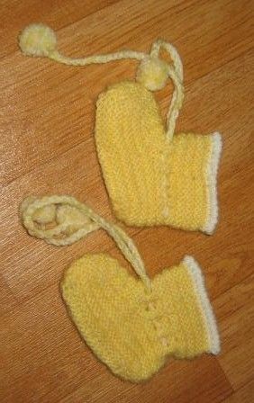 gele slofjes voor Chou Chou, nieuwe Annabell of reborn pop