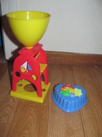 zand/water molentje en 2 vormpjes