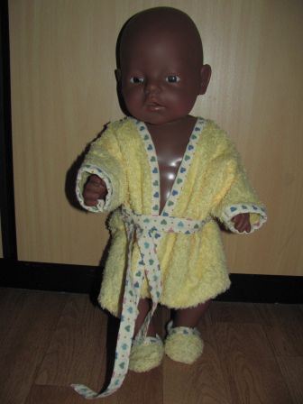 geel ochtendjasje met slofjes 43 cm