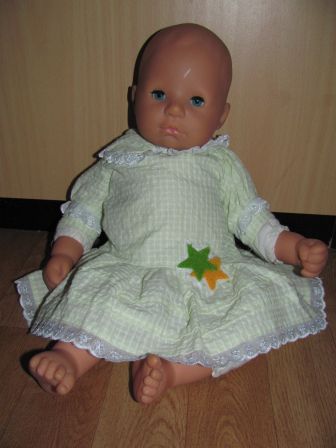 geel jurkje met sterretjes 48 cm