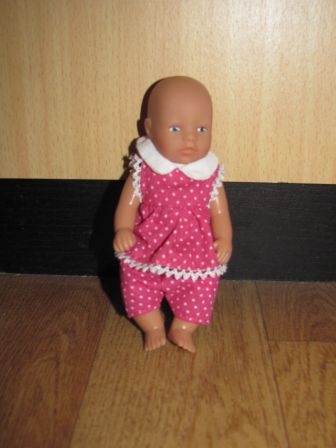 donkerroze jurkje met broekje, 11 cm mini baby born