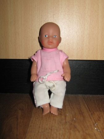 roze shirtje met witte broek 11 cm