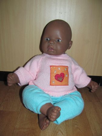 blauwe broek met roze trui 48 cm