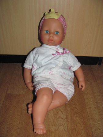 roze broekje, wit shirt en hoofdbandje 46 cm