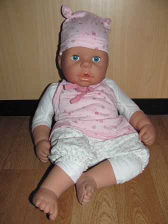 gebloemd broekje met hemdje en muts 48 cm