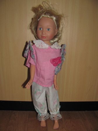 witte broek met roze bloesje 42 cm Tween