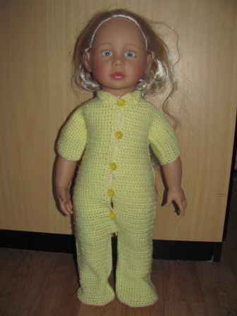 geel gebreid pak 50 cm Girls Only