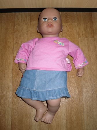 spijkerrokje met roze t-shirt 46-48 cm